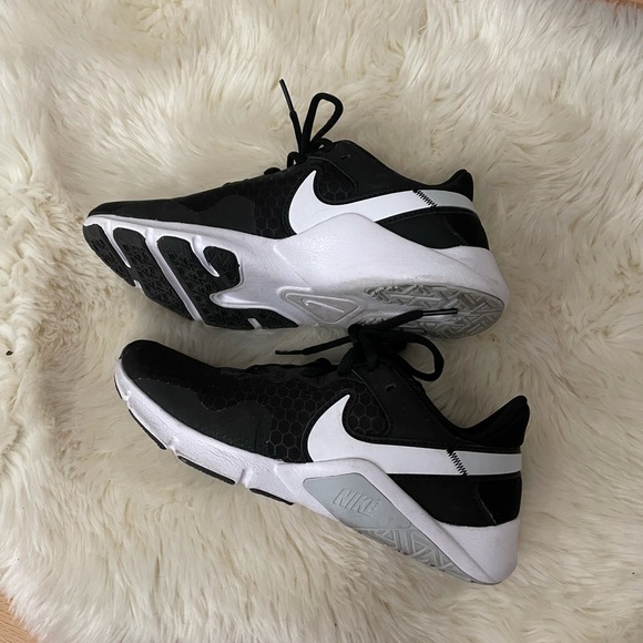 Women’s Nike Legend Essentials size 7 - Picture 4 of 4